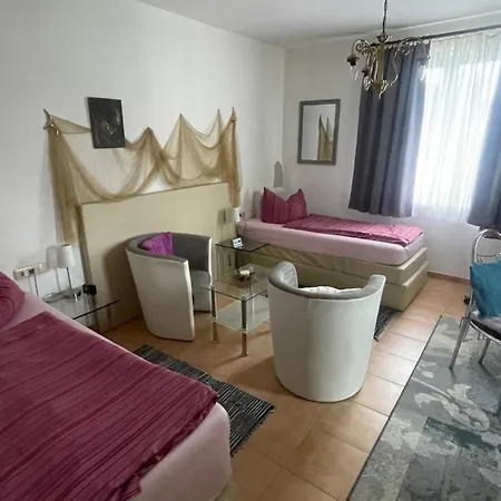 Gaestezimmer Alexa, Mit Wallbox Apartament